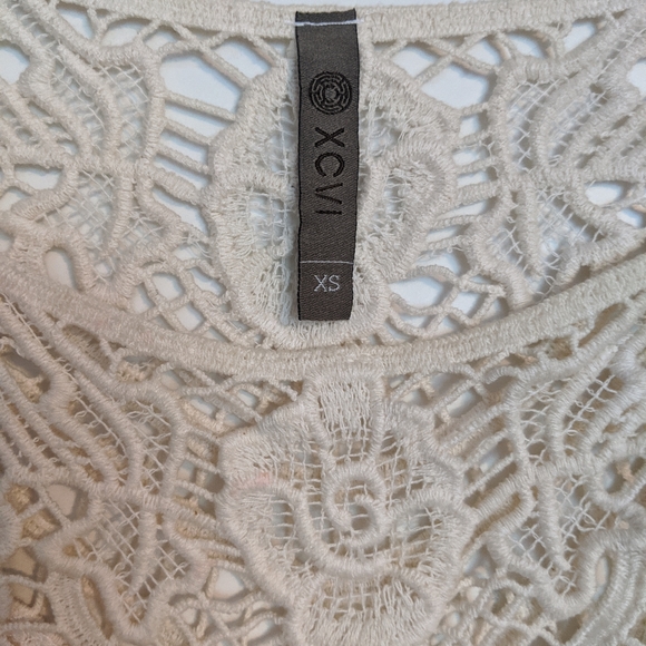 Neiman Marcus XCVI Intricate Crochet Tunic - Picture 8 of 8